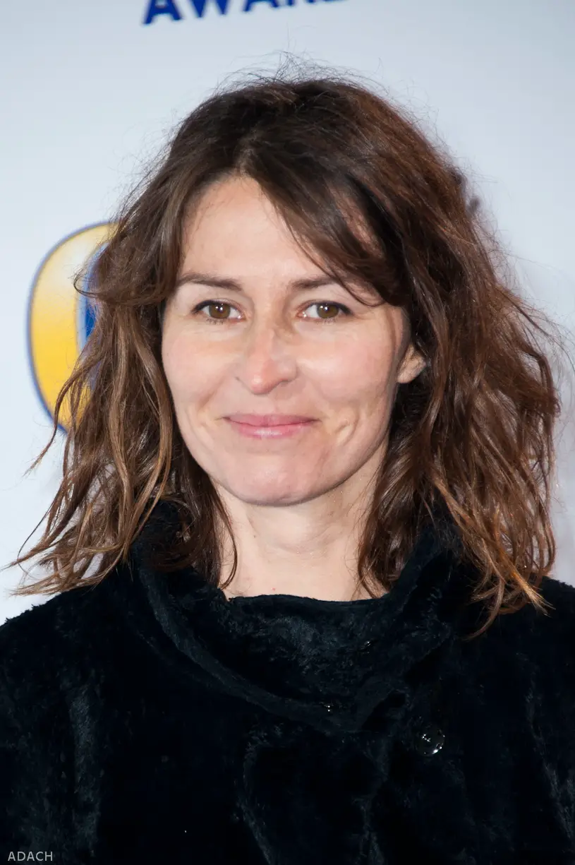 How tall is Helen Baxendale?